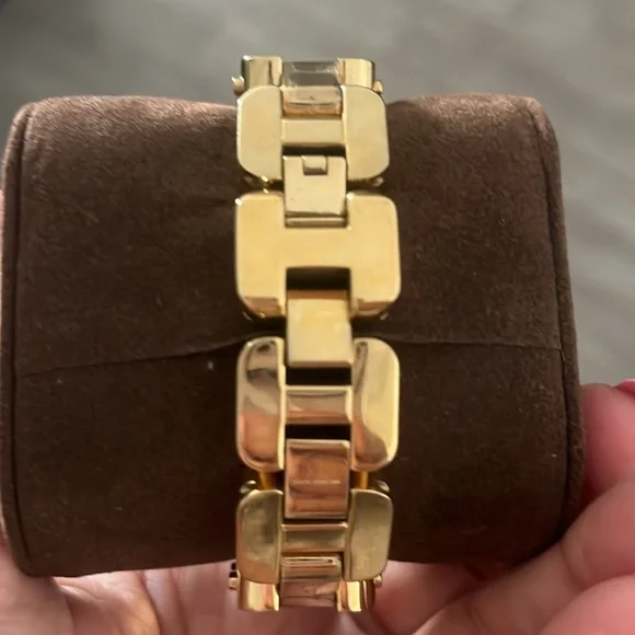 Michael KorsChampagne colored/Gold toned steel Ø24 mm
